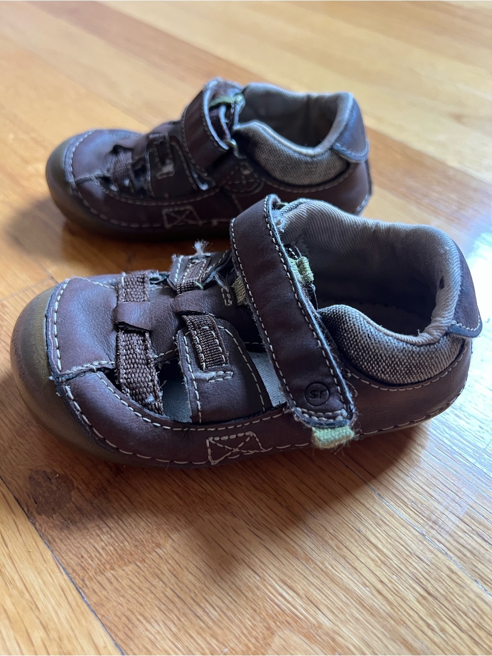 Infant/ Toddler Stride Rite Brown Leather Velcro Strap Sandal / Sneakers *size 6